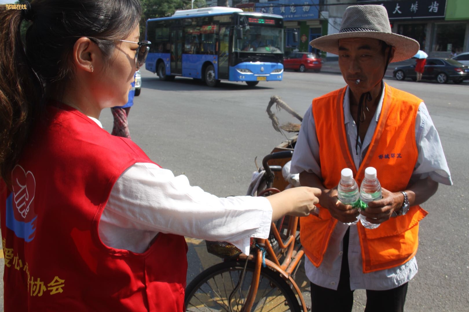 爱心志愿者向环卫工人送清爽活动一、活动主题