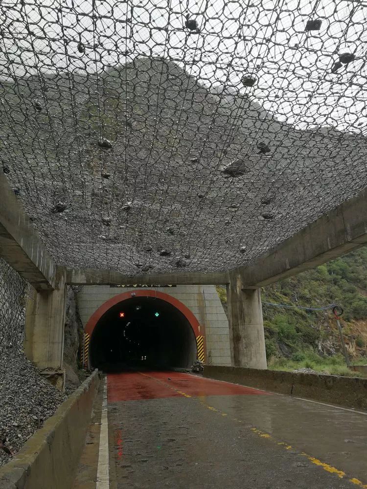 今日行程:禾尼(海拔4160)→海子山(4700)→德达乡(3620)→拉纳山隧道