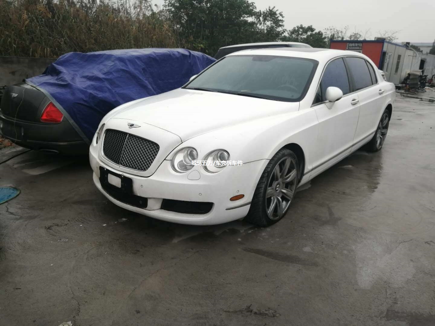 出,06年宾利飞驰车单残值,停车场出整车.