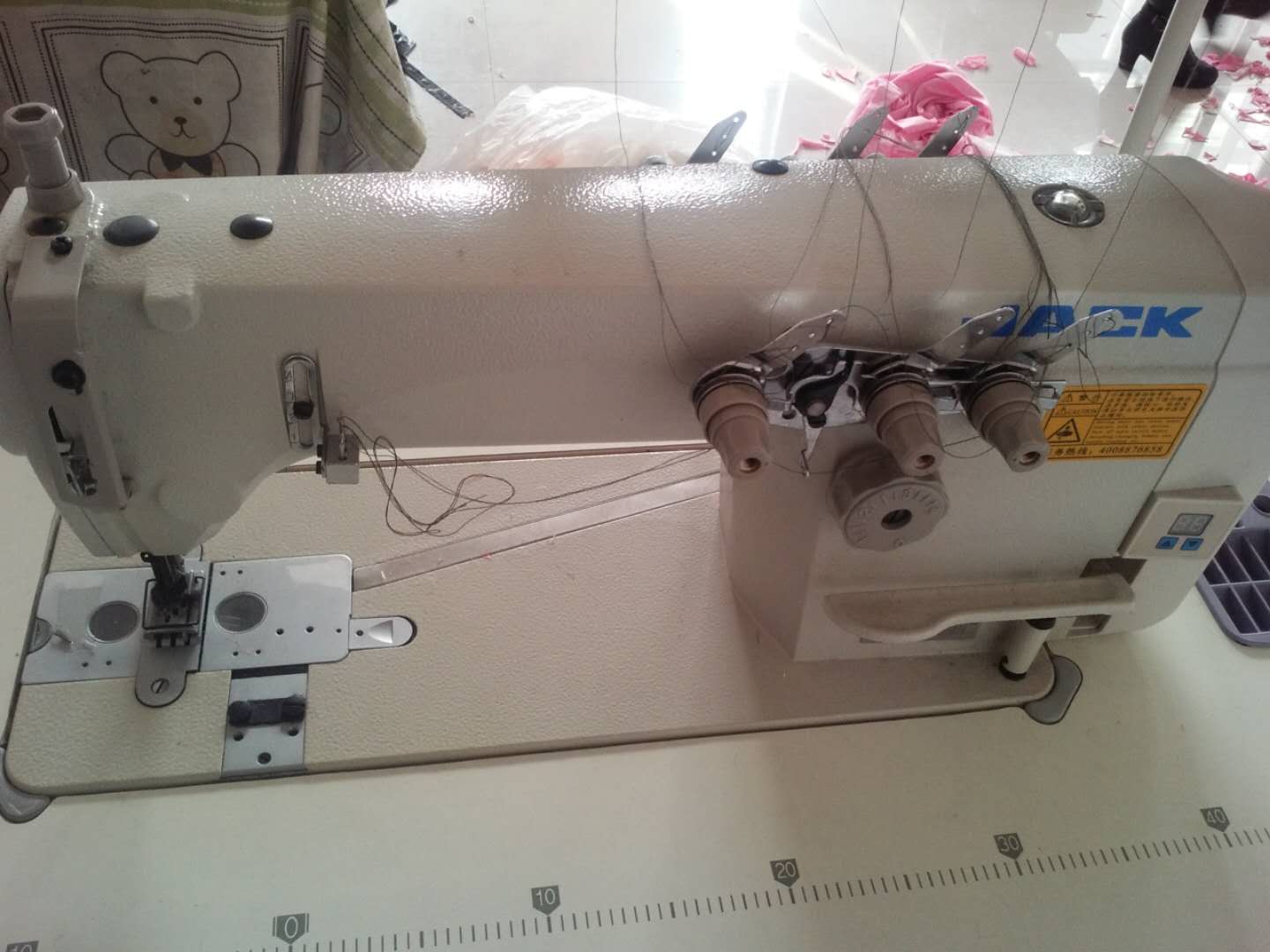 出售99成新的杰克缝纫机(包缝机一台,双针一台,平机四台,1   _微赞云