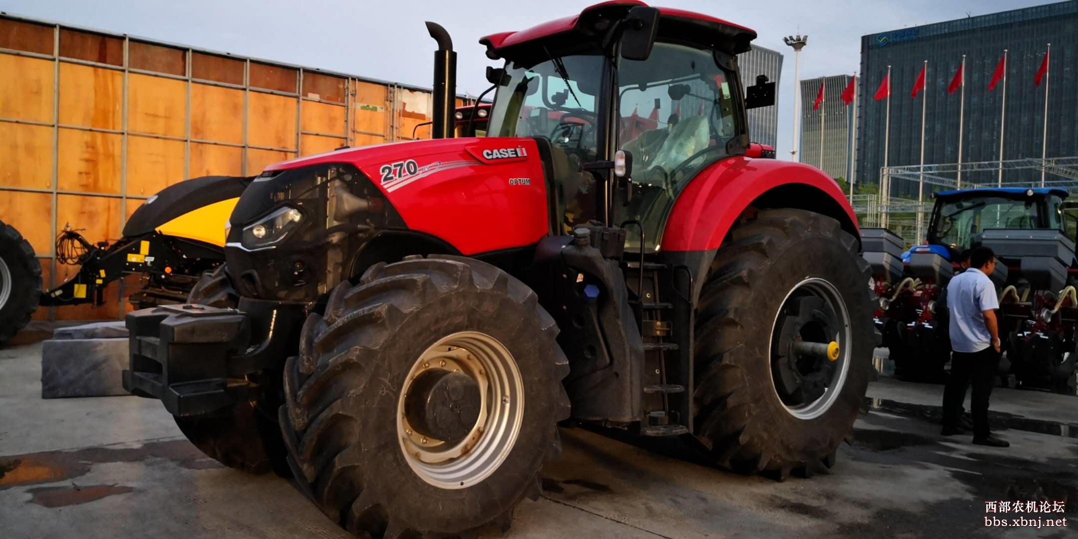 新款凯斯270亮相2019新疆农机展先睹为快