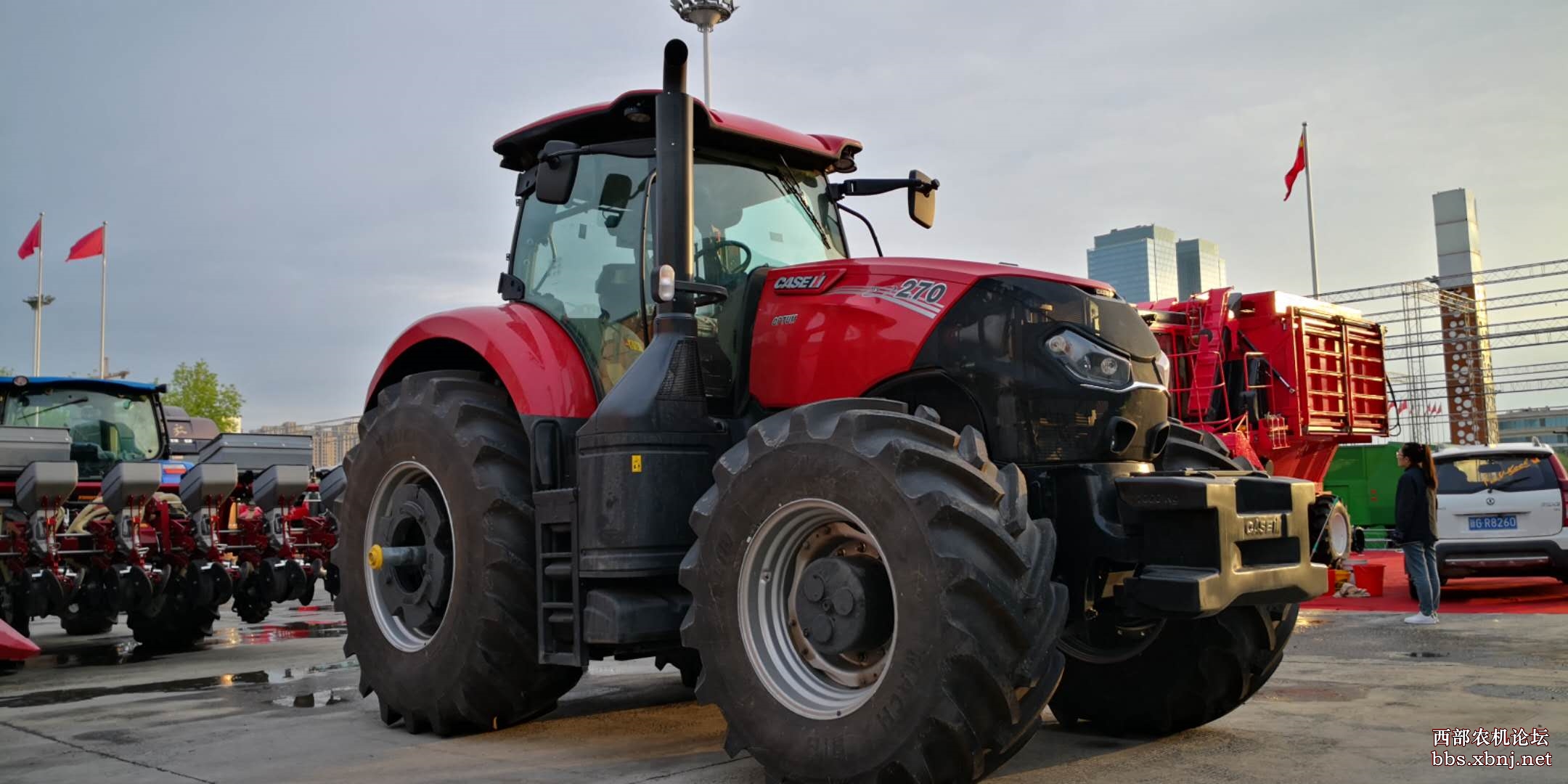 新款凯斯270亮相2019新疆农机展先睹为快