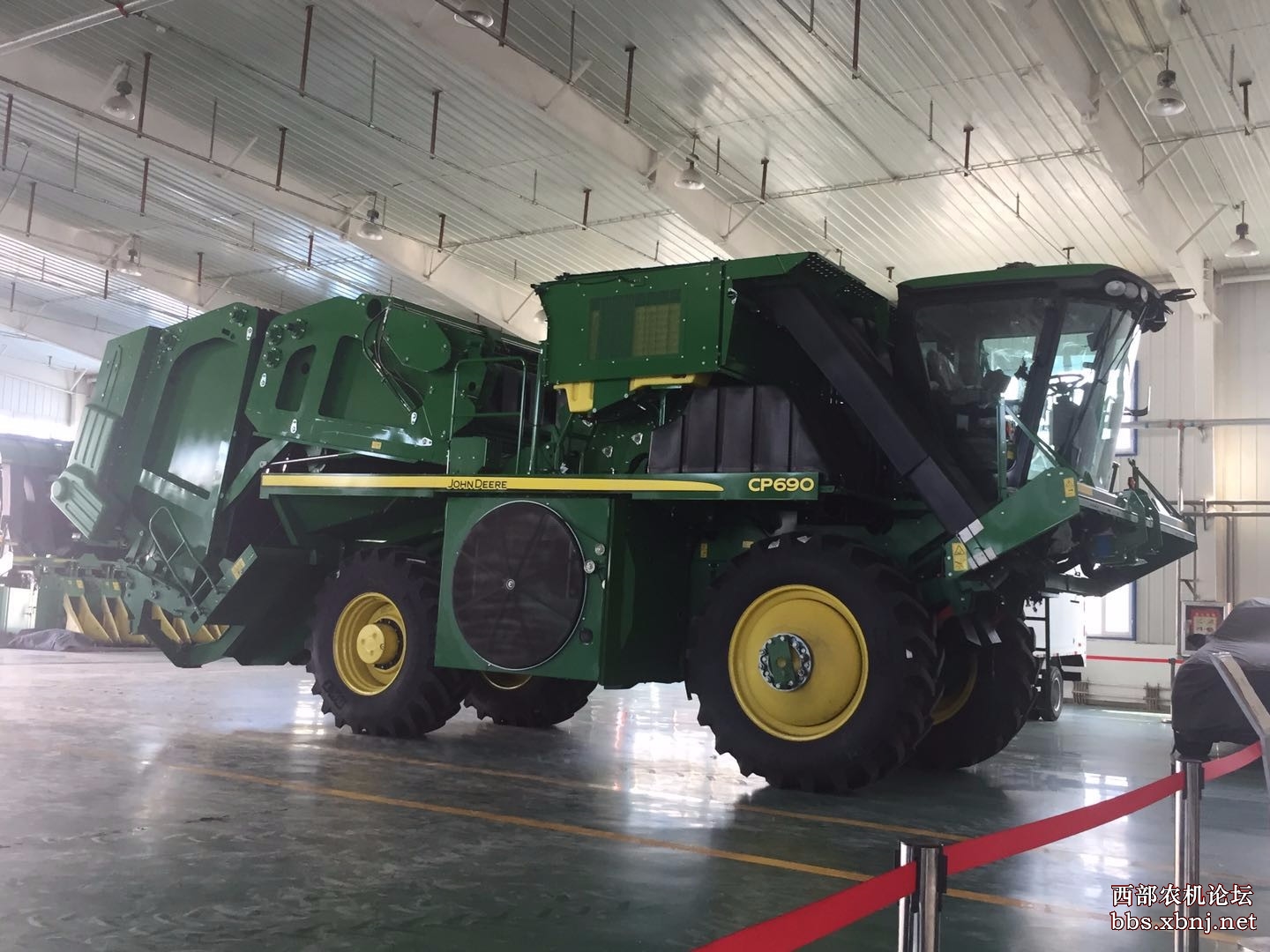 2019年约翰迪尔cp690摘棉机到货新疆奔路利华公司!