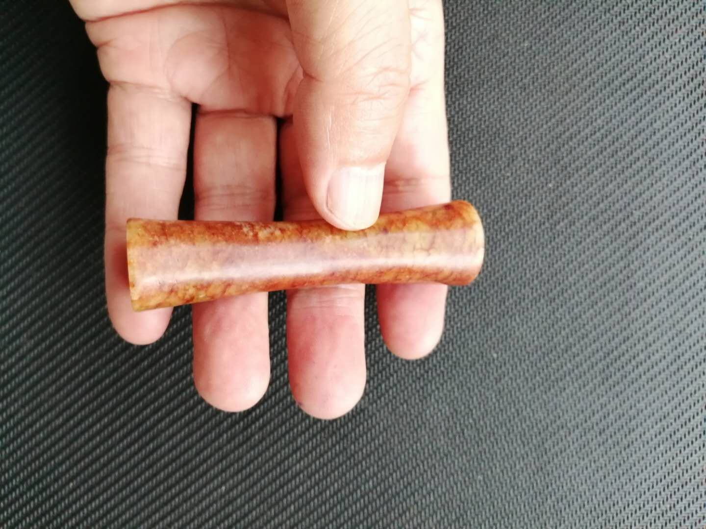 商周岫岩玉雕束腰形勒子(亚形)