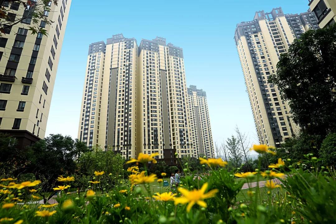 万乐城身后,仕府大院,二手毛坯房,即买即装修!