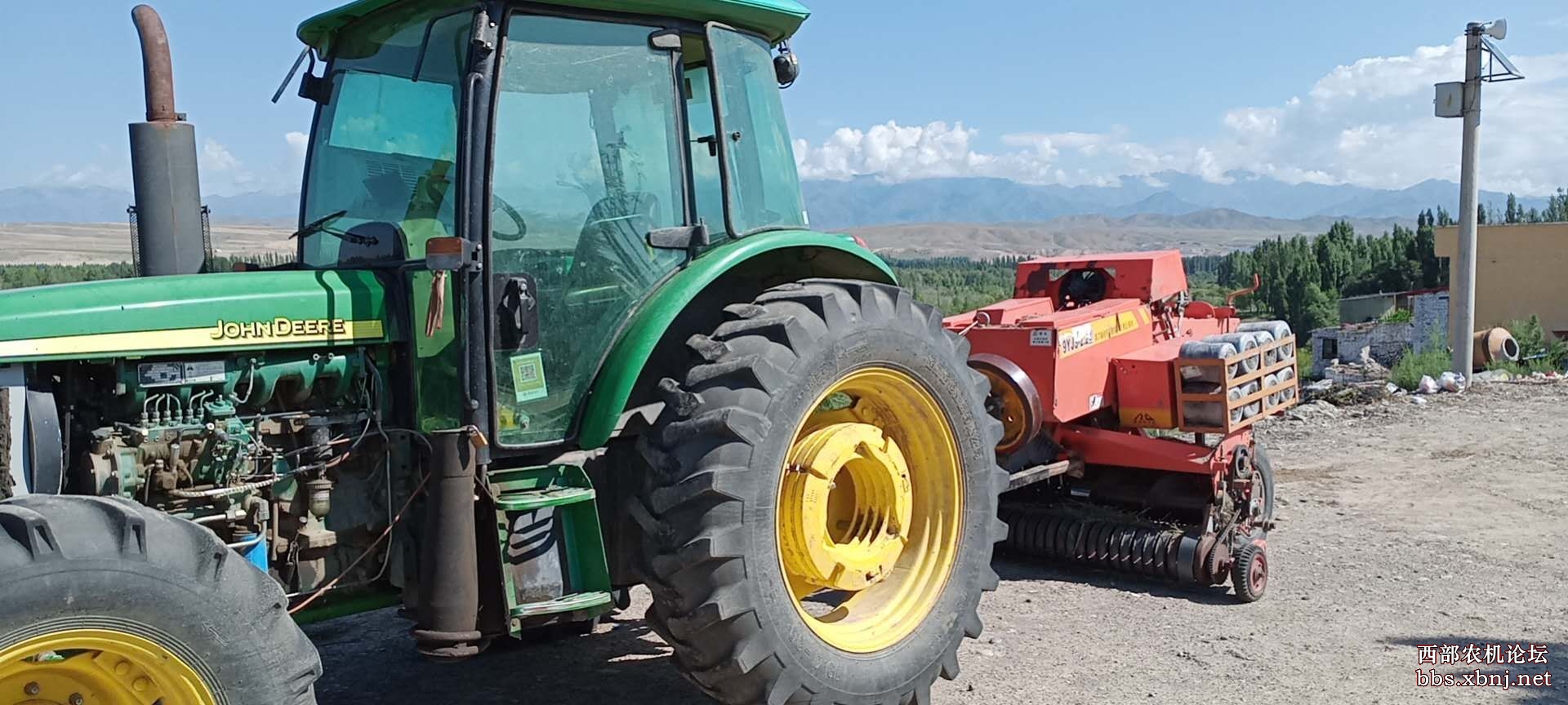 约翰迪尔1204拖拉机带打包机出售