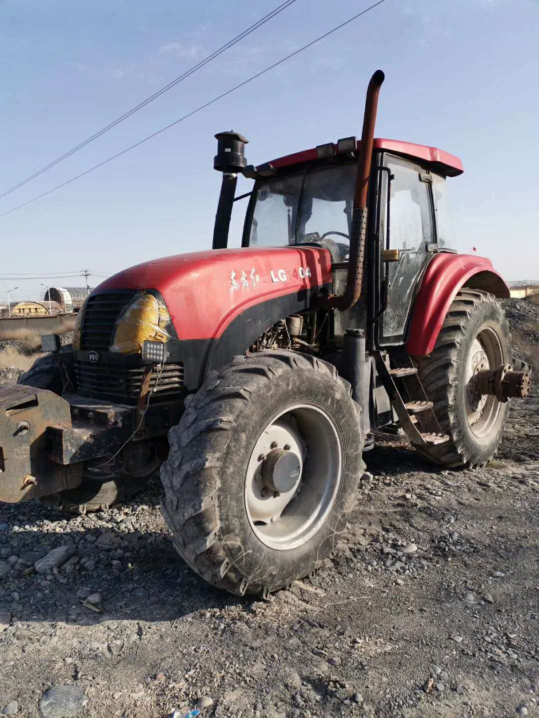东方红lg1404拖拉机废铁价处理!