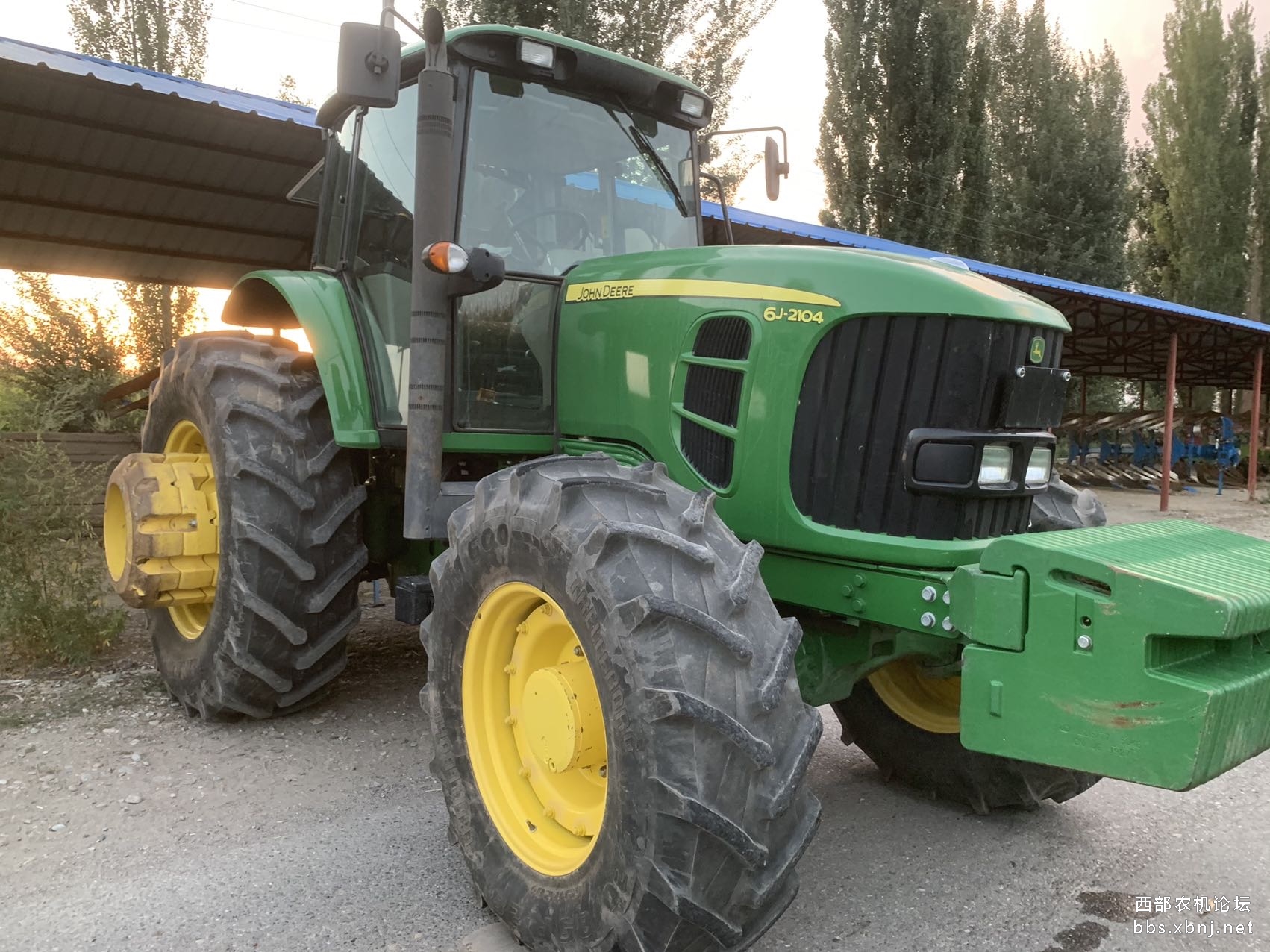 出售两台迪尔2104