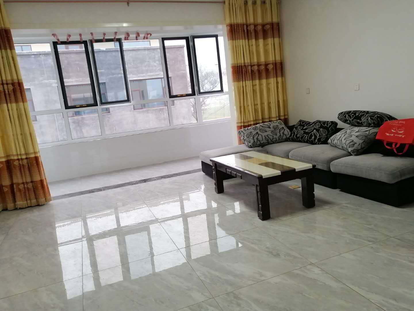  芦新村三层楼三楼出租,紧邻第二