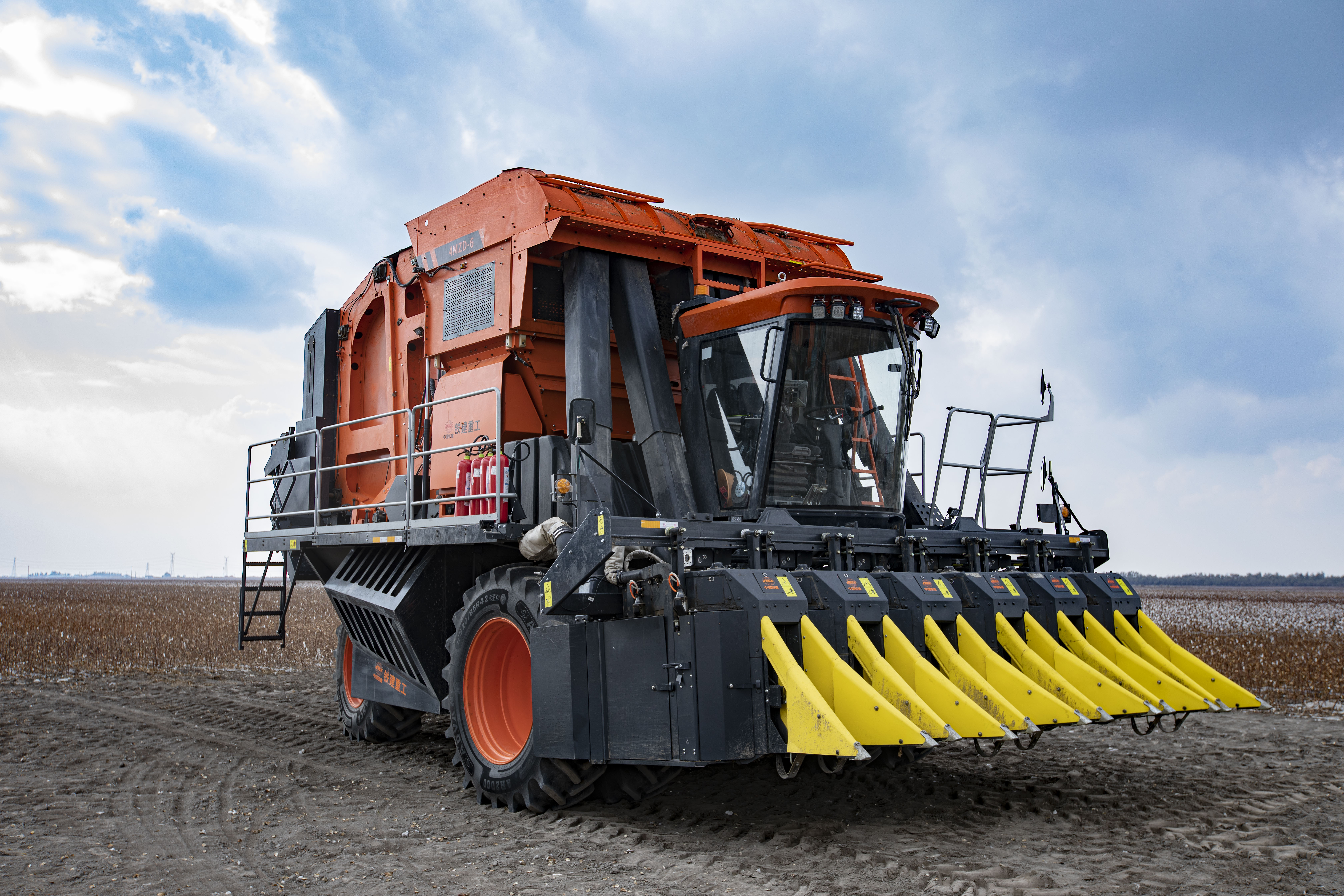 直播〗铁建重工第二届采棉机2021年订.