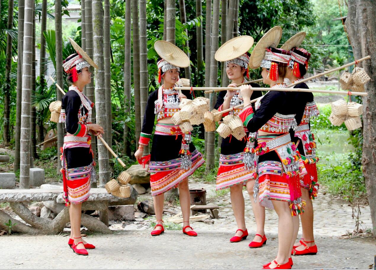 新平花腰傣服饰文化节:傣族传统服饰大赛
