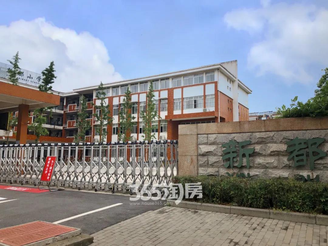 周边配套:花果山公园,市中心医院,新都小学,金瑞初级中学等;地块配套